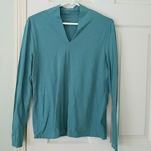 Long sleeved v neck tee